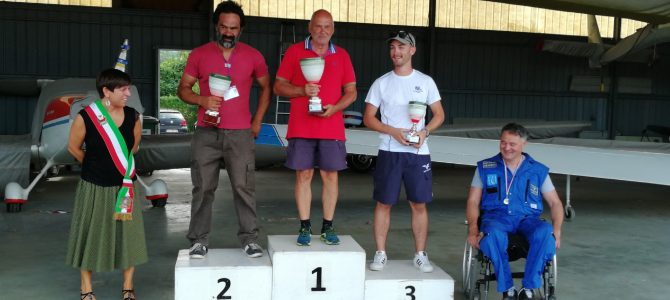 Pietro Filippini vince il Campionato italiano di acrobazia in aliante classe club