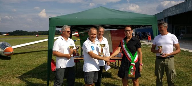 Festa dell’Aria 2016: Filippini e Diciotti vincono le gare del Campionato Italiano di Volo Acrobatico in Aliante.